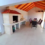 בית נופש Sea View In Cara *