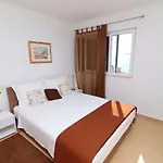 בית נופש Sea View In Cara