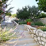 בית נופש Sea View In Cara